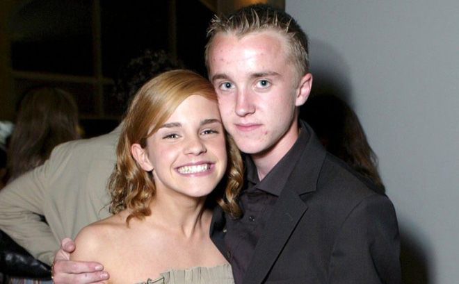 Tom Felton và Emma Watson hóa ra đã có nhiều hành vi tình ái mờ ám trên trường quay Harry Potter chục năm trước! - Ảnh 2.
