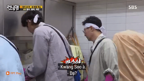 Lee Kwang Soo trước khi rời Running Man: Được Kim Jong Kook tặng thịt bò nhưng vẫn bị phạt... rửa chén - Ảnh 4.