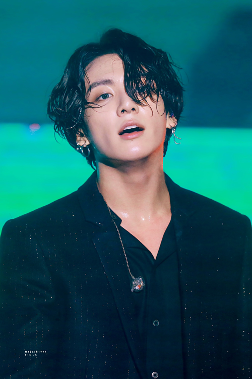 Fancam của Jungkook (BTS) hot trở lại: Combo hủy diệt tóc ướt, vest đen, cười nhẹ khiến ai xem cũng xuýt xoađổ gục - Ảnh 9.