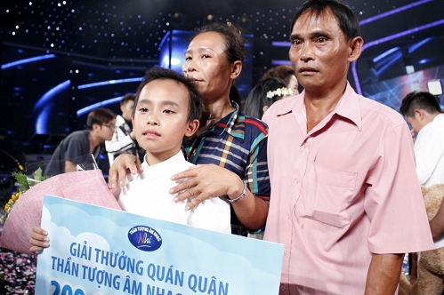 Hồ Văn Cường sau 5 năm đăng quang Vietnam Idol Kids: Thi thoảng đi phụ việc, bố mẹ ruột làm thuê ở quán của Phi Nhung - Ảnh 2.