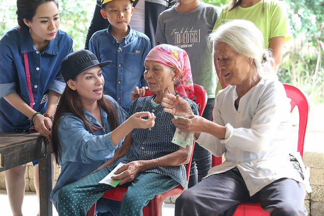 Phi Nhung bị netizen soi lại điểm bất thường trong 2 đợt kêu gọi từ thiện miền Trung, “ngâm” sao kê 1,8 tỷ suốt 5 năm chưa công khai? - Ảnh 5.