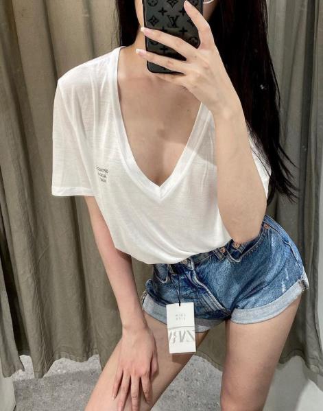 Streamer Thủy Tiên đánh úp fan bằng bức ảnh sexy gây tranh cãi, bán nude hay không? - Ảnh 3.