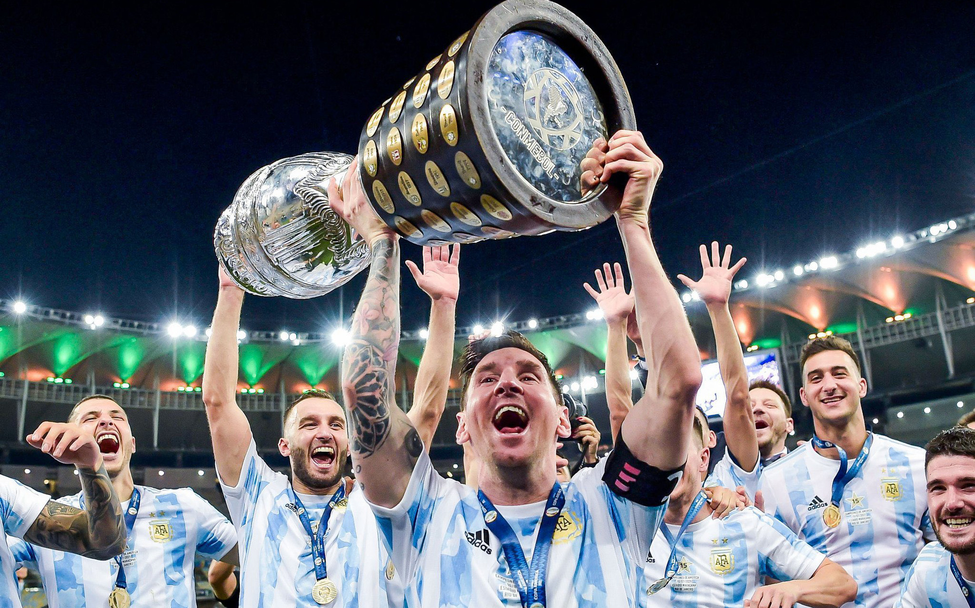 Dẫn dắt Argentina vô địch Nam Mỹ, giờ thì Messi không còn phải "cúi đầu" hổ thẹn trước Ronaldo về danh hiệu với đội tuyển