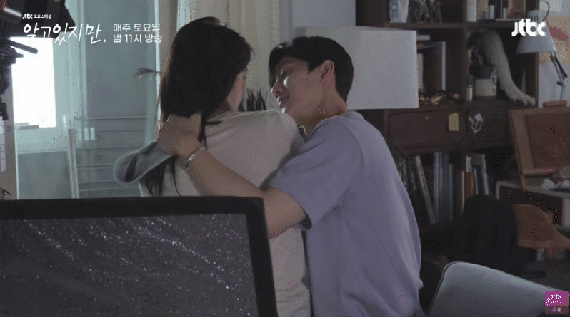 Song Kang khóa môi Han So Hee dù chỉ được yêu cầu thơm má ở hậu trường Nevertheless, bảo sao không bị đồn yêu nhau - Ảnh 5.