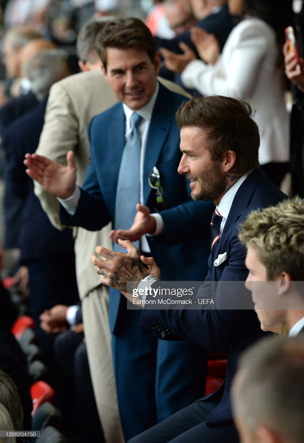 David Beckham càn quét từ Wimbledon đến Euro: Lên đồ biến sự kiện thành sàn diễn, visual đỉnh cao đè bẹp Tom Cruise - Ed Sheeran - Ảnh 19.