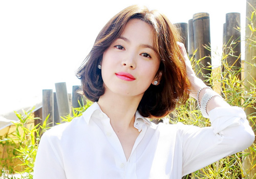 Song Hye Kyo “đại náo” Cannes: Giản dị mà vẫn đẹp ngất, “nấm lùn” so kè với Chương Tử Di, lu mờ cả Huỳnh Hiểu Minh - Ảnh 11.