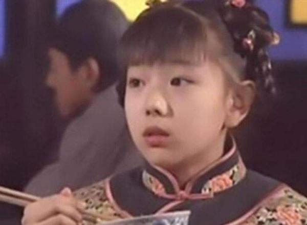 Em gái nuôi của Tiểu Yến Tử ở Hoàn Châu Cách Cách giờ trổ mã cực xinh đẹp, có ngã rẽ cuộc đời gây chấn động ở độ tuổi 30 - Ảnh 4.