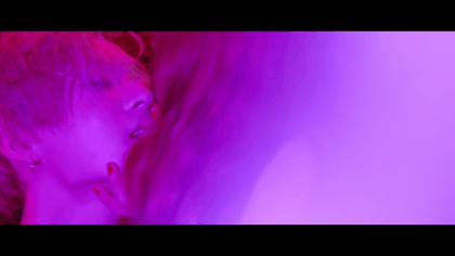 Những cảnh quay thân mật trong MV Kpop: HyunA biến MV thành phim 18 , BLACKPINK ôm trai lạ còn non và xanh lắm - Ảnh 7.