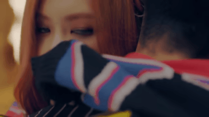 Những cảnh quay thân mật trong MV Kpop: HyunA biến MV thành phim 18 , BLACKPINK ôm trai lạ còn non và xanh lắm - Ảnh 16.