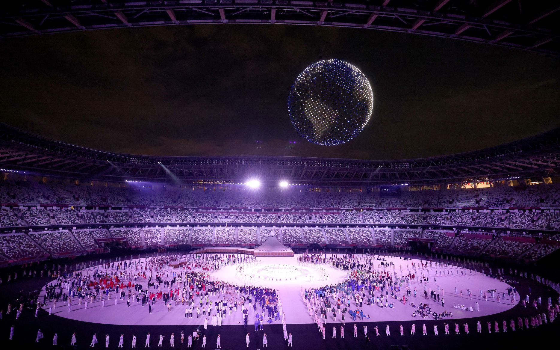 Khoảnh khắc huyền ảo: 1.824 máy bay không người lái trình diễn mãn nhãn ở lễ khai mạc Olympic