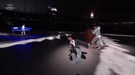 Khi idol Kpop đi diễn sự kiện Olympic: EXO đem dàn xe đua hầm hố lên sân khấu, CL (2NE1) gây tranh cãi vì chọn sai bài? - Ảnh 3.