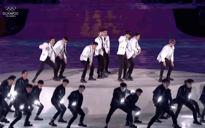Khi idol Kpop đi diễn sự kiện Olympic: EXO đem dàn xe đua hầm hố lên sân khấu, CL (2NE1) gây tranh cãi vì chọn sai bài?