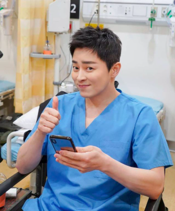 Cười rụng rốn với Ik Jun của Hospital Playlist: Cãi nhau tới bến với Google Maps, để lộ hint khác biệt so với trong phim - Ảnh 8.