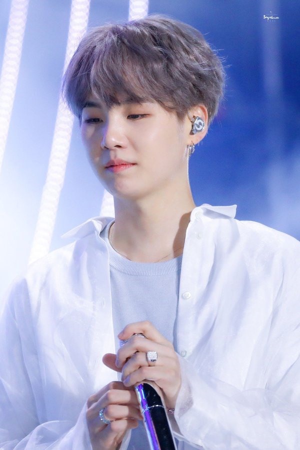 V (BTS), IU và các idol từng bị lừa đảo, bóc lột trước khi debut, giờ nhìn vào thành công khiến ai cũng ghen tị! - Ảnh 10.
