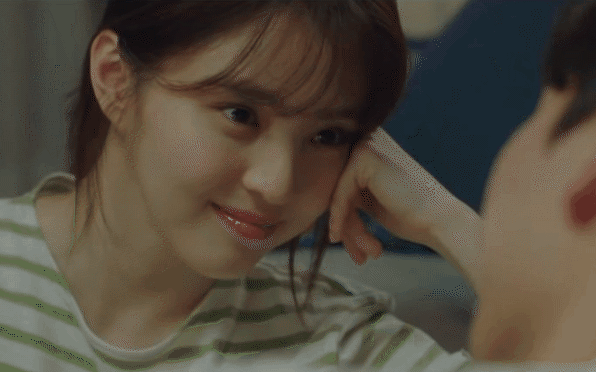 Cảnh Song Kang - Han So Hee &quot;vờn nhau&quot; trên sofa gây sốt TikTok Việt, &quot;bổ mắt&quot; bà con quá rồi Nevertheless ơi!