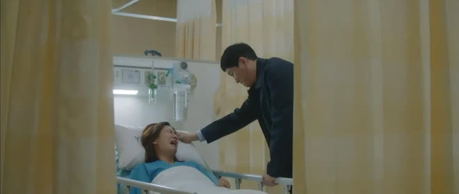Hospital Playlist 2 tập 8: Song Hwa suy sụp vì mẹ bệnh nặng, cặp đôi Bồ Câu Jun Wan - Ik Sun chính thức tái ngộ sau bao năm lưu luyến! - Ảnh 25.