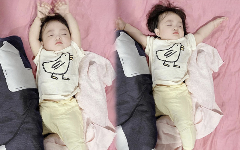 Đông Nhi năm lần bảy lượt &quot;dìm hàng&quot; con gái, Winnie đang ngủ mà tạo đủ dáng khiến netizen phải gọi là &quot;cục pin online&quot;