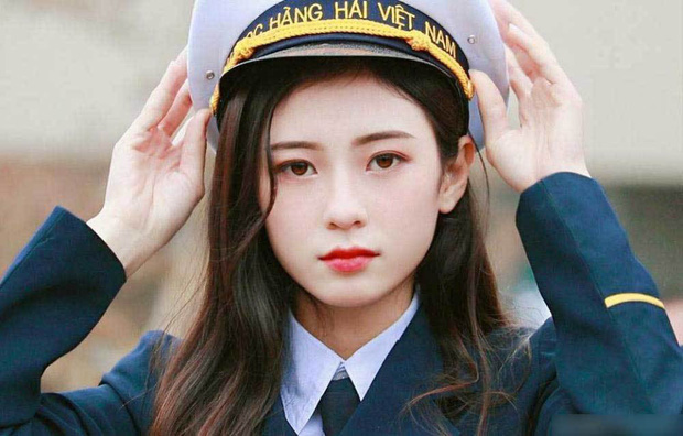 Điểm danh các trường Đại học có đồng phục xịn xò nhất Việt Nam, 1 trường từng gây bão vì nữ sinh giống idol Kpop - Ảnh 5.