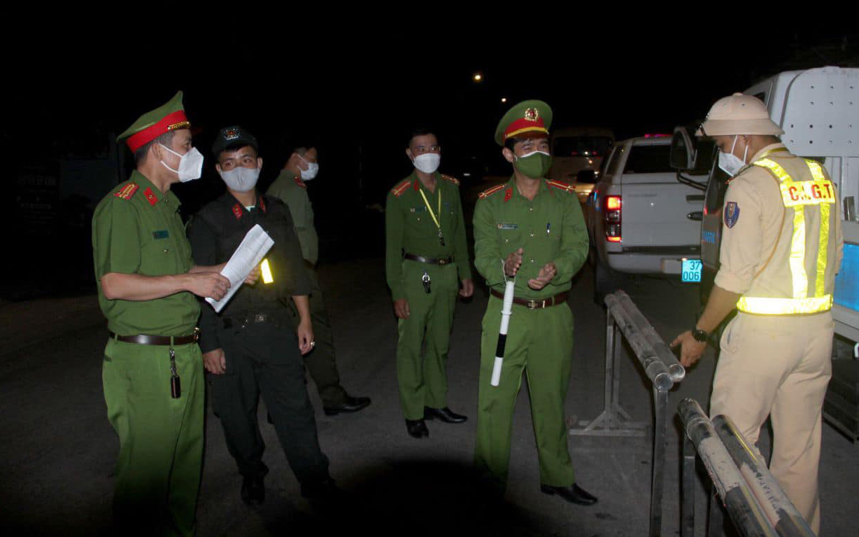 Nghệ An: Xuyên đêm triển khai các chốt kiểm soát phòng chống dịch Covid-19