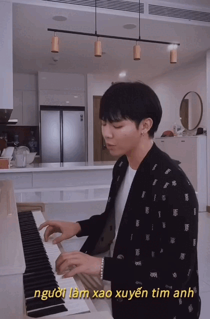 Tiểu Hý nhảy cà giật Hạ Còn Vương Nắng thì dân tình mê tít, đến Erik cover đánh piano lại bị chê phá nhạc? - Ảnh 3.