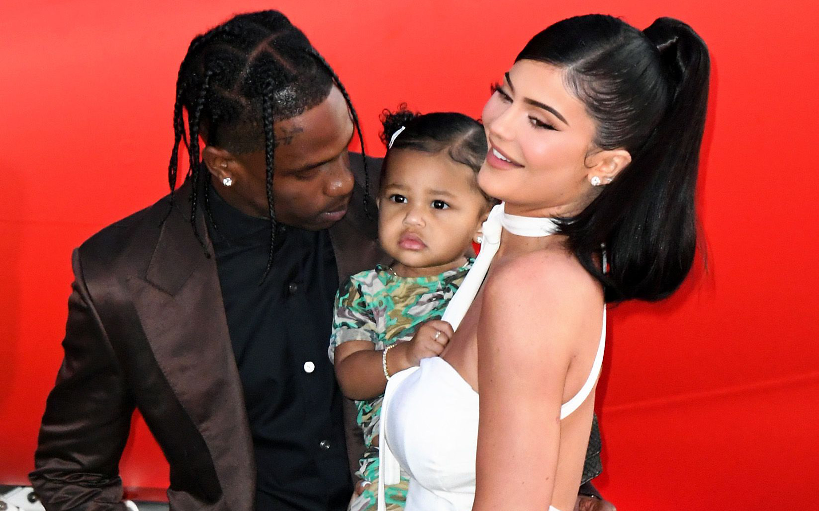 Kylie Jenner đang mang thai lần 2: Showbiz sắp có thêm em bé &quot;ngậm thìa vàng&quot;, nhưng bố đứa trẻ là ai?