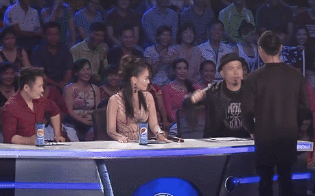 Nhạc sĩ Huy Tuấn từng thẳng tay tát thí sinh trên sóng trực tiếp, khán giả ngỡ ngàng nhưng thở phào khi biết lý do
