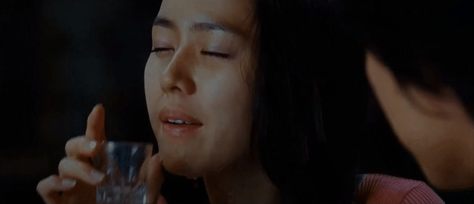 Ngã ngửa với thời gian quay cảnh hôn phim Hàn: Son Ye Jin vật lộn 48 giờ với màn mớm rượu Jung Woo Sung - Ảnh 1.