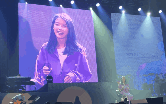 IU cùng &quot;người tình bí ẩn&quot; đồng hành trong mọi concert: Nhớ hết bài hát của nàng, đòi hát nhạc từ 8 năm trước vẫn xử lý... ngon ơ!
