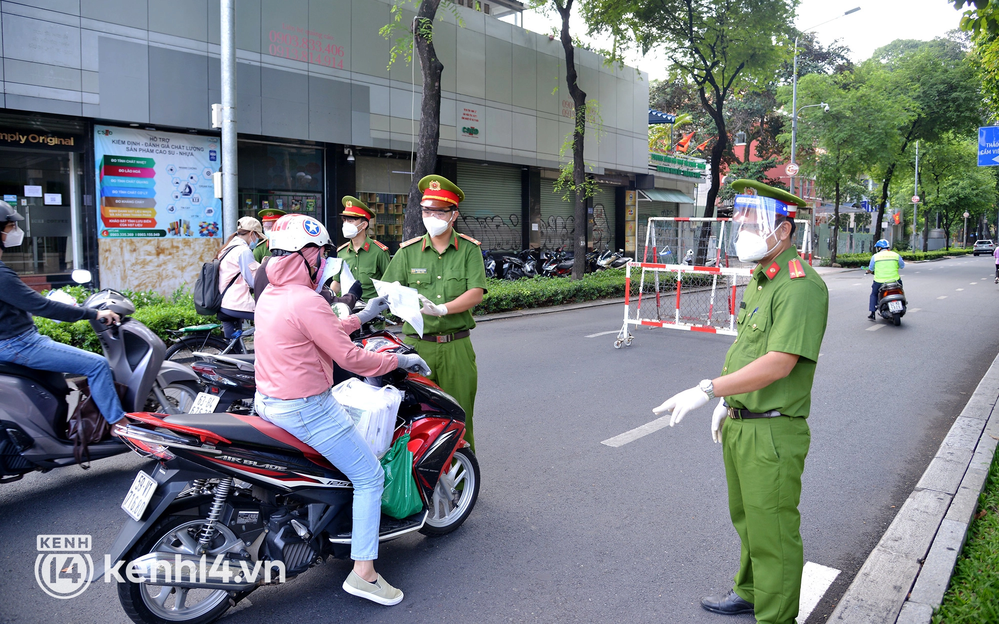 TP.HCM: Người dân muốn ra đường từ ngày 23/8 cần xin giấy phép lưu thông ở đâu?