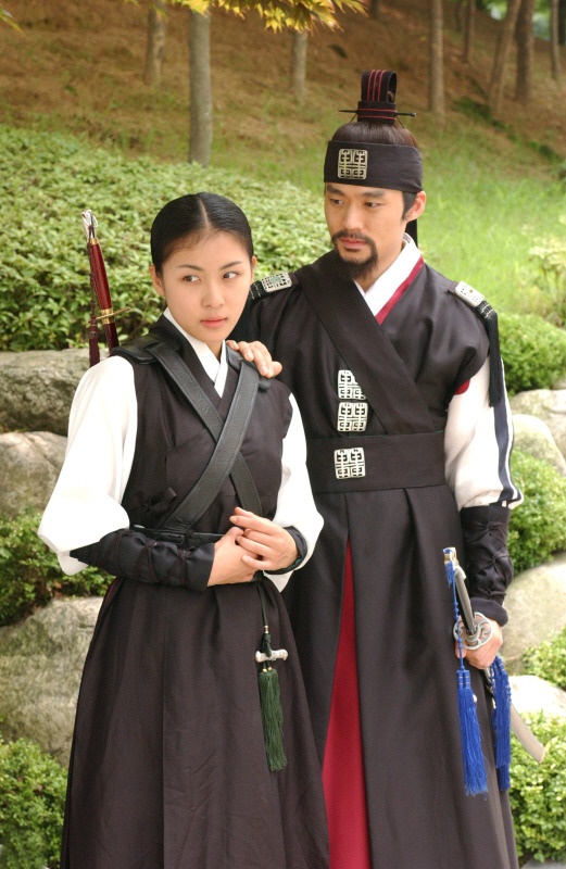 10 mỹ nhân thống trị phim Hàn thập niên 2000: Song Hye Kyo gây bão toàn Châu Á, Lee Young Ae cân đủ loại vai - Ảnh 14.