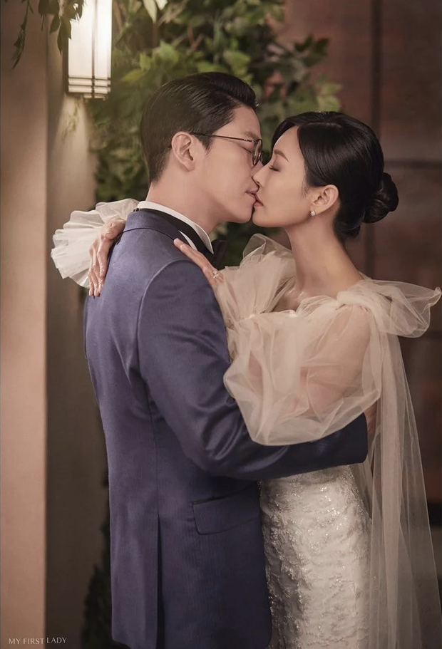 Dàn sao chụp ảnh cưới Penthouse 3 mùa cũng gây bão: Lee Ji Ah - Logan và cặp của Eugene đẹp xỉu, đỉnh nhất body Kim So Yeon - Ảnh 2.