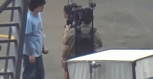 Lộ clip Bạch Tuyết da màu khóa môi bạn diễn kém tuổi trong bom tấn DC, hành động sau đó làm netizen hú hét bồn chồn! - Ảnh 6.