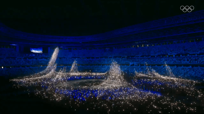 Sự thật về khoảnh khắc đẹp nhất Lễ Bế mạc Olympic Tokyo 2020: Khán giả xem trực tiếp hụt hẫng vì tối thui, có nhìn thấy gì đâu! - Ảnh 1.