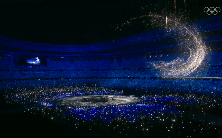 Sự thật về khoảnh khắc đẹp nhất Lễ Bế mạc Olympic Tokyo 2020: Khán giả xem trực tiếp hụt hẫng vì tối thui, có nhìn thấy gì đâu!