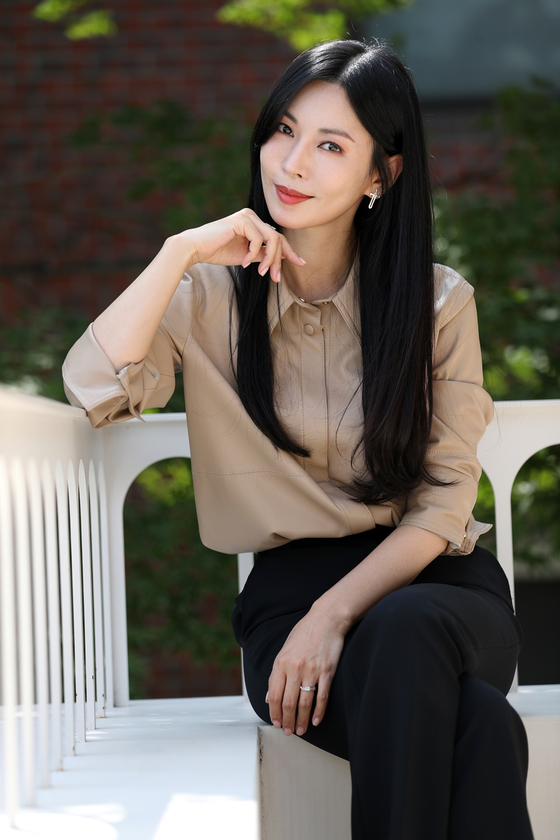Ác nữ Kim So Yeon tập 100 lần cho mỗi cảnh phim Penthouse, diễn xuất sắc nhưng vẫn chưa hài lòng - Ảnh 1.