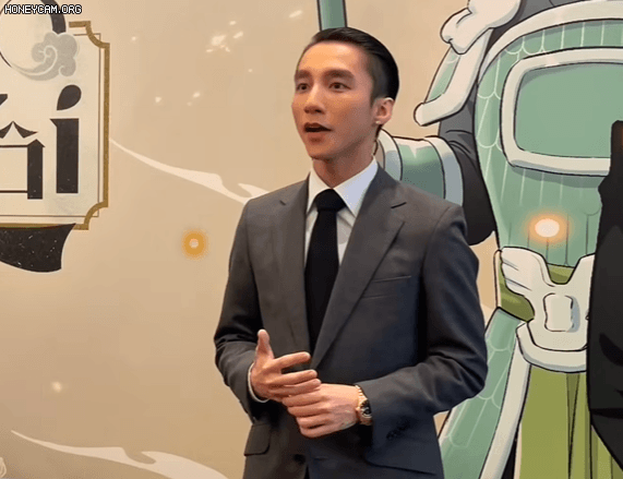 Kay Trần mất chất thật rồi, phong thái cử chỉ ngày càng giống Sơn Tùng làm netizen nổi cả óc  - Ảnh 6.