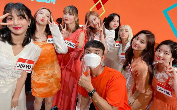 Du học sinh Việt kể chuyện làm việc chung với TWICE: Ngắm trực diện nhan sắc &quot;xỉu up xỉu down&quot;, còn được bày trò trêu chọc