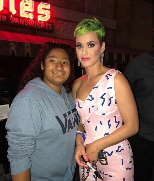 Đẳng cấp fangirl: Cô nàng Gen Z có ảnh chụp chung với cả làng sao từ Hàn đến Hollywood, kiếp trước cứu cả thế giới hay gì? - Ảnh 14.