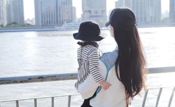 Lộ diện hình ảnh tiểu công chúa nhà Đường Yên, netizen bất ngờ với ngoại hình của bé cưng mới 1 tuổi rưỡi - Ảnh 6.