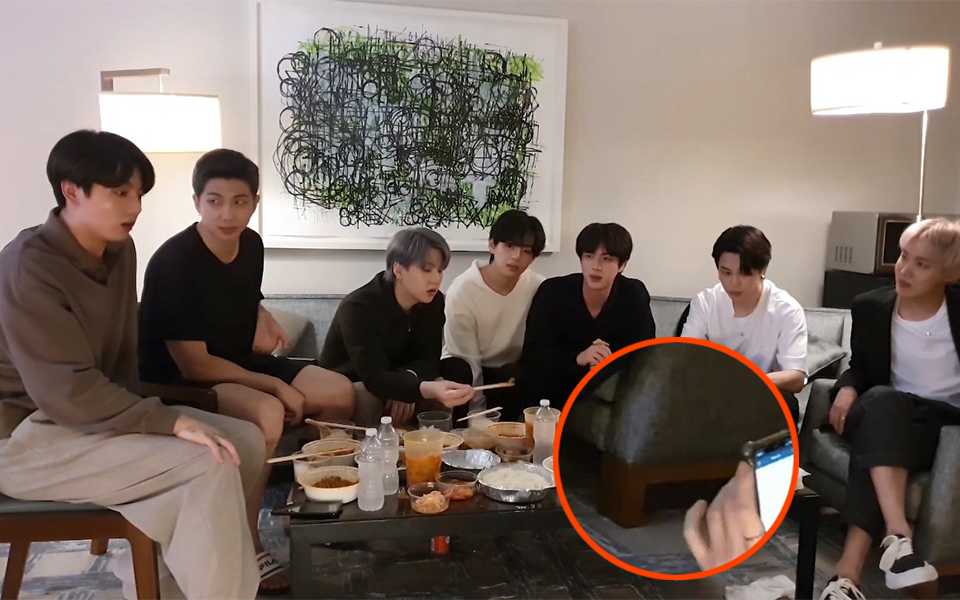 Staff của BTS gây phẫn nộ khi bị nghi đọc trang antifan ngay trước mặt các thành viên, còn có hành động lấp liếm?