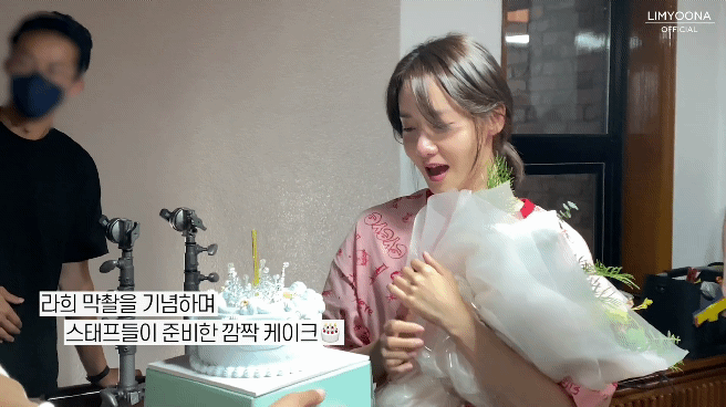 Yoona (SNSD) tung vlog mới khóc sưng mắt, dân tình chỉ chú ý nhan sắc không son phấn đỉnh cao - Ảnh 4.