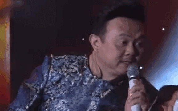 Clip 2 cố NS Chí Tài và Phi Nhung đùa giỡn trên sân khấu, netizen xem lại mà rớt nước mắt: Thương quá!