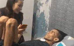Sân khấu 1 khán giả của Phi Nhung gây xúc động mạnh: Hát tặng fan bệnh liệt giường, nắm chặt tay như thành viên gia đình