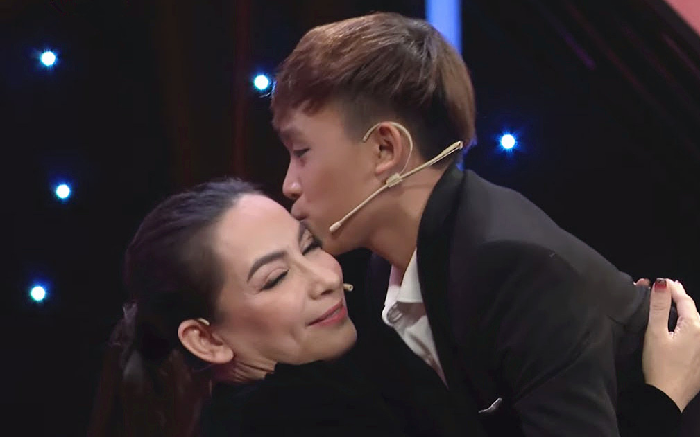 Phi Nhung nhận nuôi Hồ Văn Cường: &quot;Ước mơ của tôi là con được tiếp tục đi học&quot;