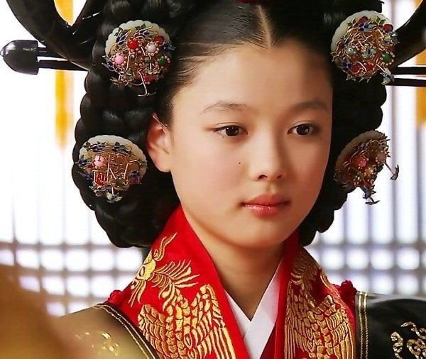 Kim Yoo Jung và 3 tạo hình cổ trang gây thương nhớ: Bom tấn Hong Chun Gi vẫn thua xa tiên tử 17 tuổi - Ảnh 3.