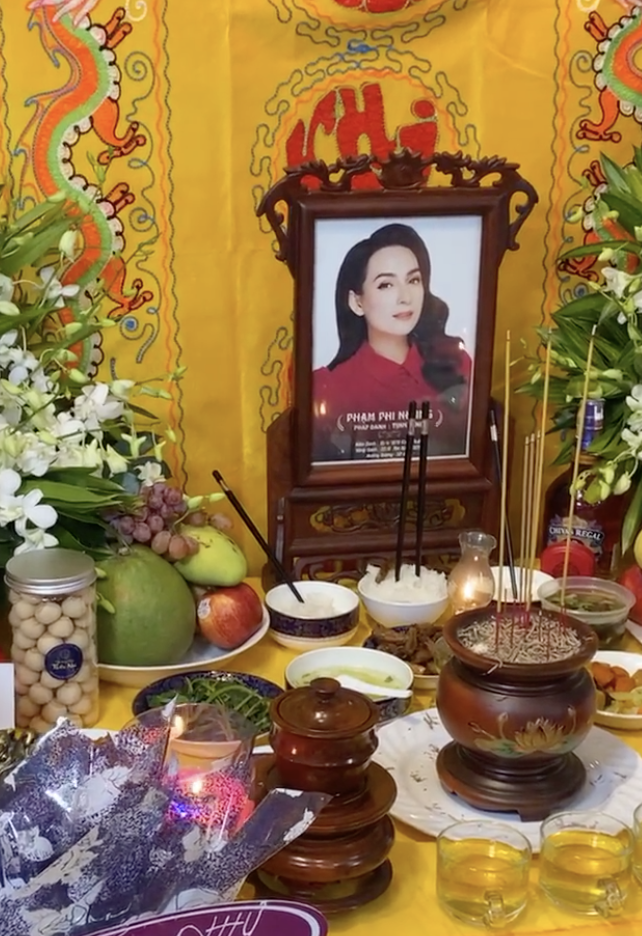 Gia đình tổ chức cầu siêu tại nhà, đang chuẩn bị các thủ tục để lo vẹn toàn cho hậu sự của ca sĩ Phi Nhung - Ảnh 5.