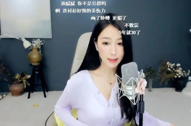 Nữ streamer xinh đẹp có phản ứng quyết liệt khi bị chèn ép, điều đáng nói là nó khiến gần 400 streamer khác quyết định dứt áo ra đi - Ảnh 1.