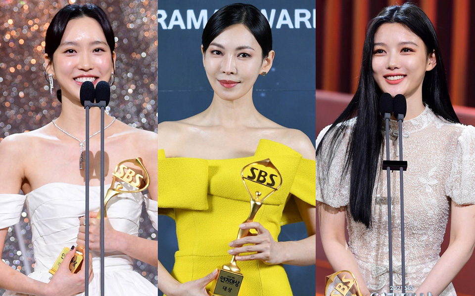 SBS Drama Awards 2021: &quot;Ác nữ Penthouse&quot; Kim So Yeon lần đầu nhận Daesang, Kim Yoo Jung xinh xỉu ẵm cúp cùng &quot;chồng yêu&quot;