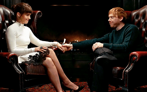 Chấn động khoảnh khắc Rupert Grint thừa nhận yêu Emma Watson làm đối phương bật khóc: Cặp đôi Harry Potter định &quot;phim giả tình thật&quot; đấy à?