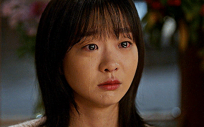 Mấy ai khóc mà vẫn đẹp được như Kim Da Mi ở Our Beloved Summer: Cử động, ánh mắt &quot;không động tác thừa&quot;, xem mà quặn thắt!